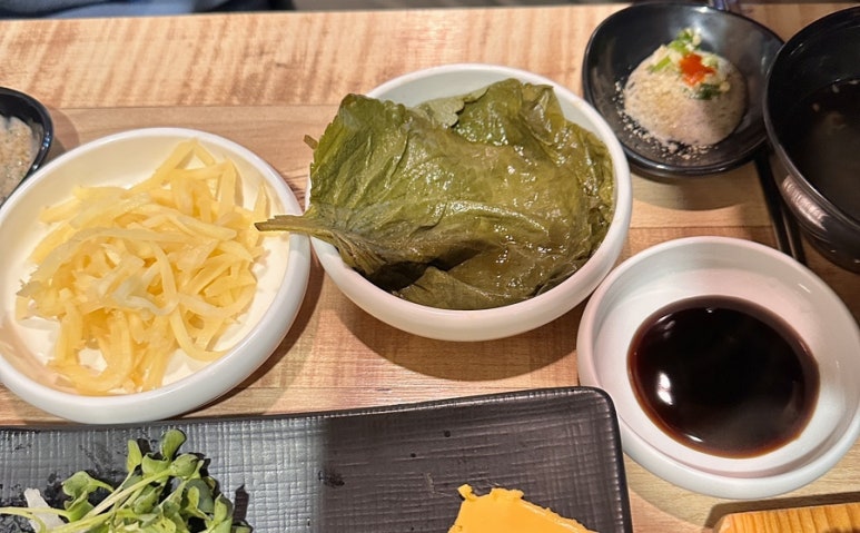 육회한판장어한상 이미지