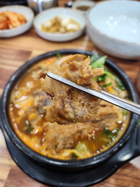 유구집얼큰이뼈해장국 이미지