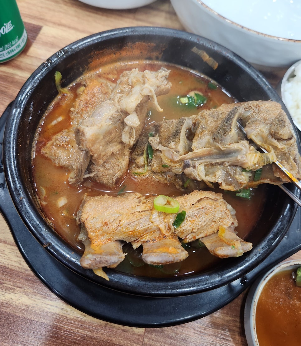 유구집얼큰이뼈해장국 이미지