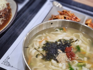 샤르르손칼국수 이미지