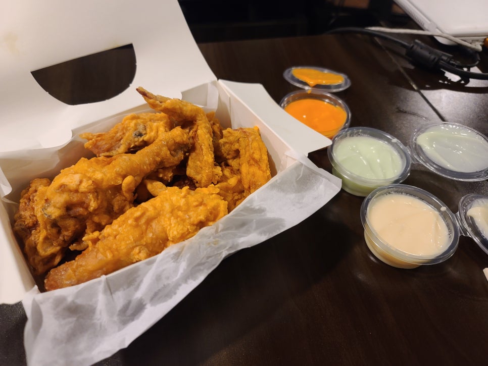 몽이두마리치킨 이미지