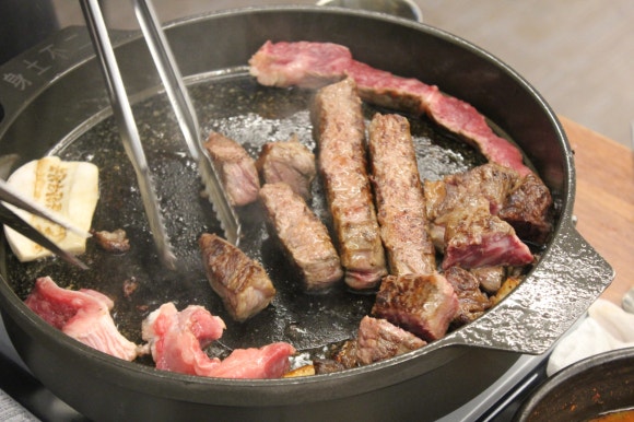 한우투뿔육사시미 이미지