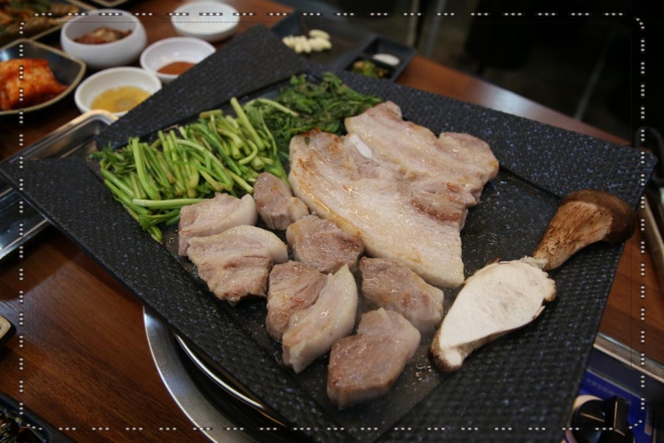 삼돌집 이미지