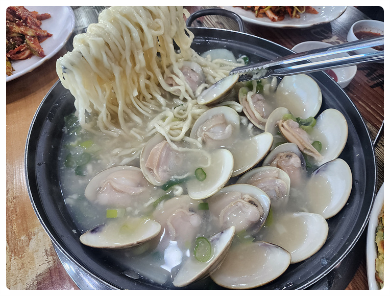 백합칼국수 이미지