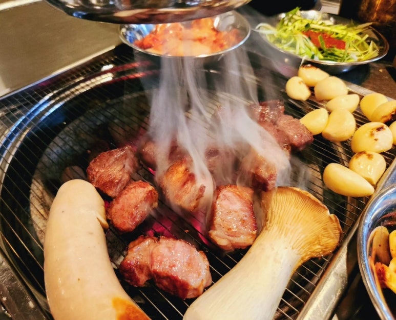 황제목살참숯구이 이미지