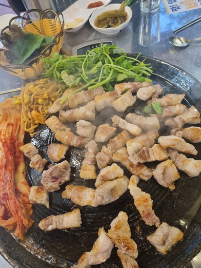 시골솥뚜껑삼겹살 이미지