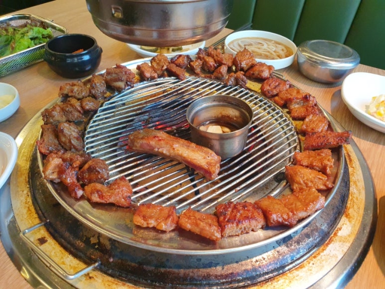 흥부골숯불돼지왕갈비 이미지