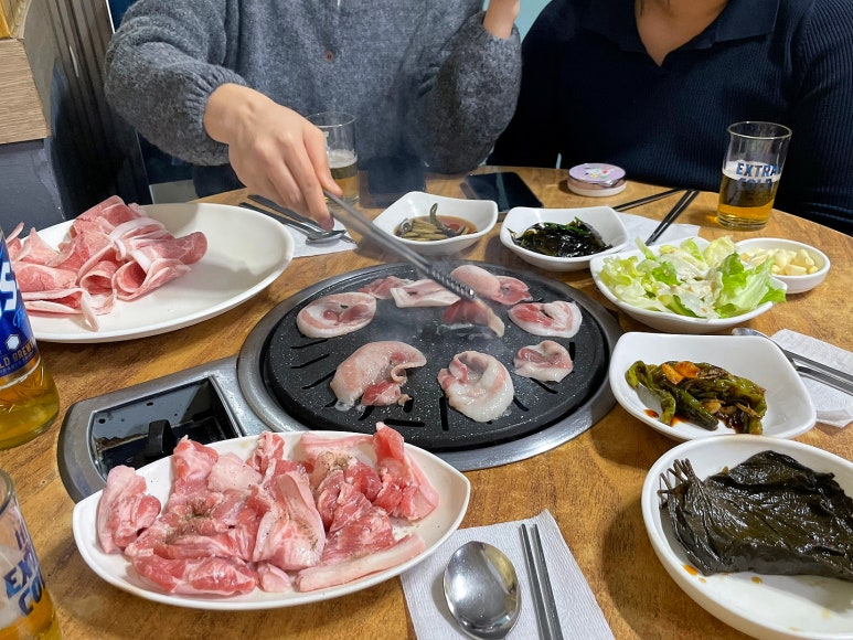 연일 뒷통 이미지