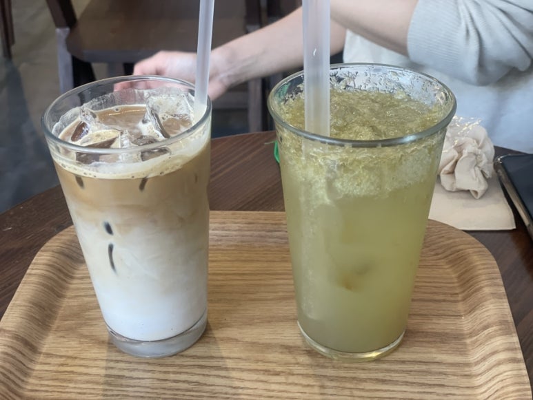 카페모노톤 이미지