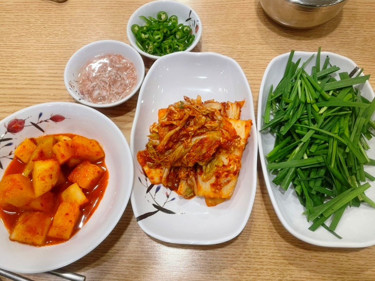 한방명가왕족발 이미지