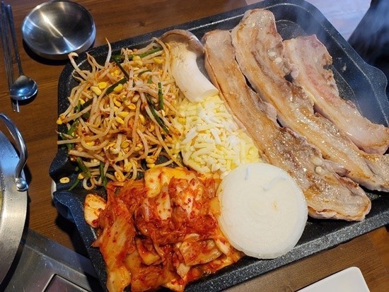 꿀삼겹 이미지