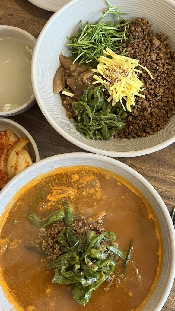 꽈리칼국수 이미지