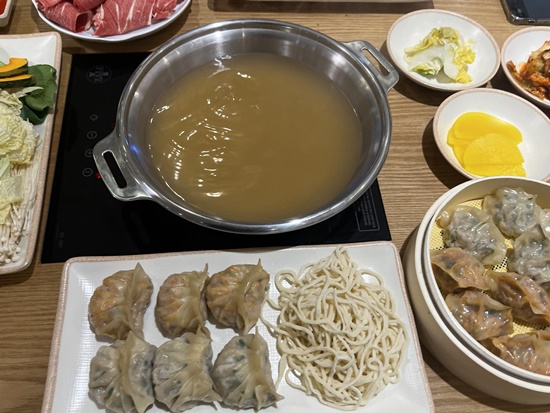 고석환만두전골 이미지