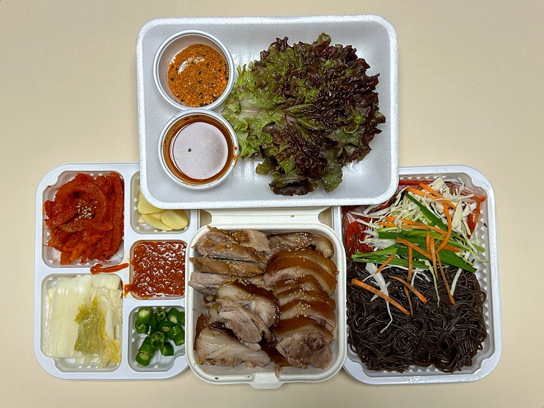 석아저씨족발 이미지