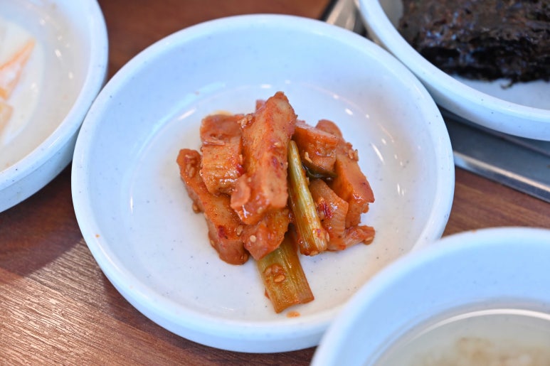 욱이반찬 이미지