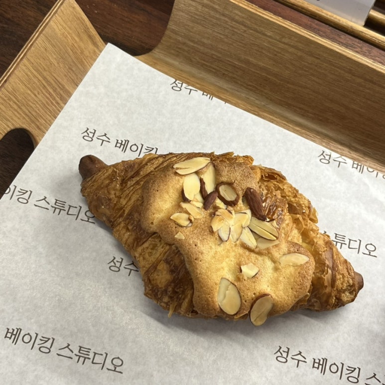 아몬드빵집 이미지