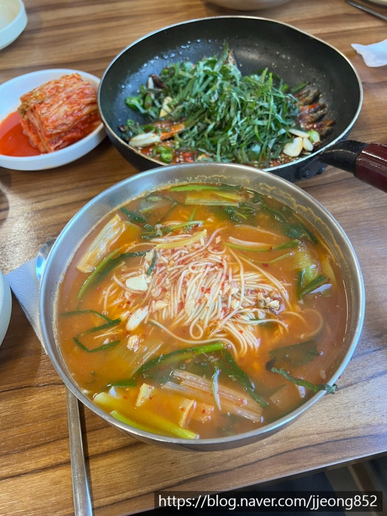 뿌리생선국수 이미지