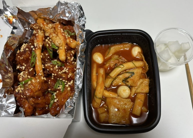 닭강정왕자떡볶이공주 이미지