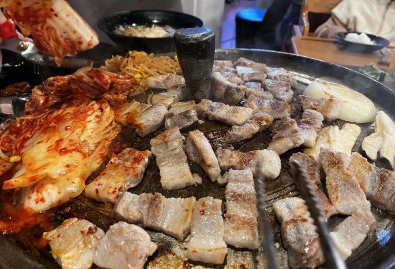 함고집솥뚜껑김치삼겹살 이미지