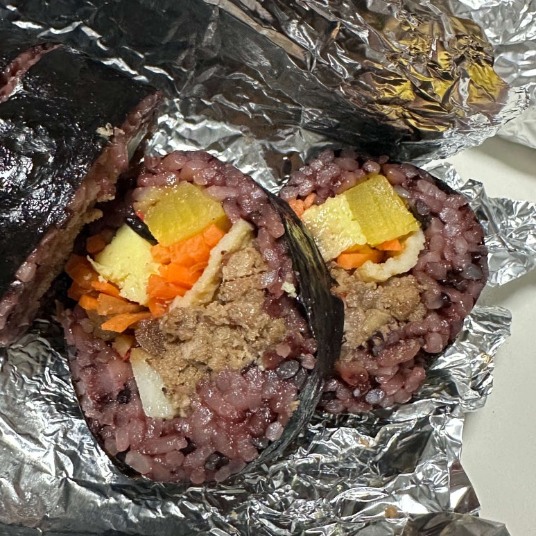 모퉁이흑미김밥 이미지