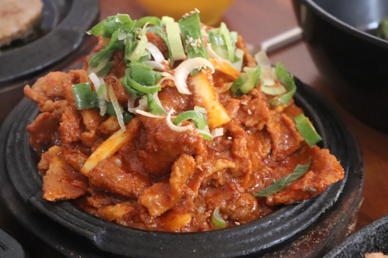 엄마의 고기 만찬 이미지