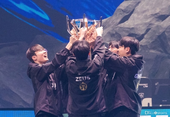 우제 헤어 이미지