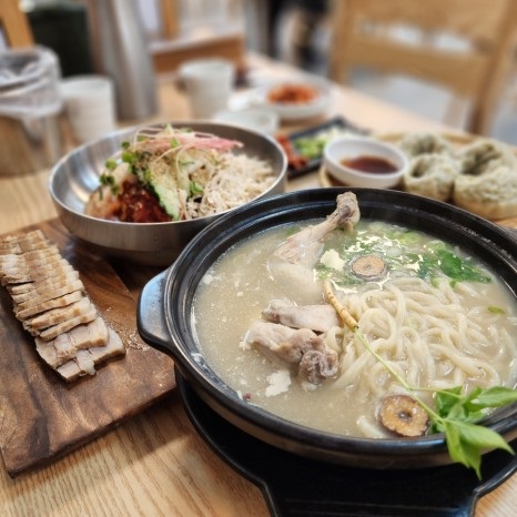 최고닭칼국수 이미지