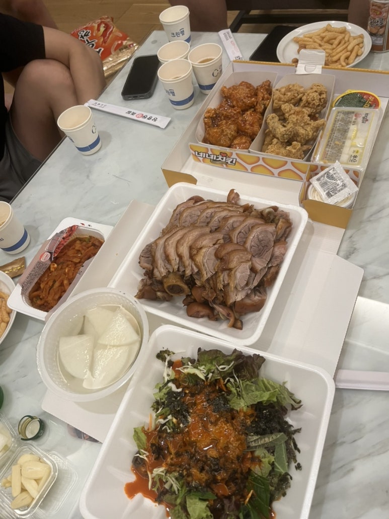 네네치킨ㆍ장충동왕족발보쌈 이미지