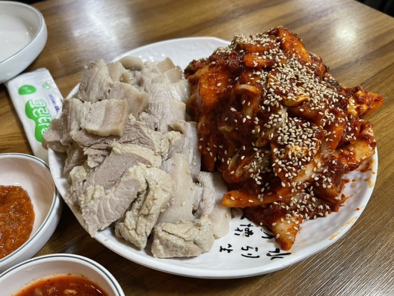 충무칼국수보쌈 이미지