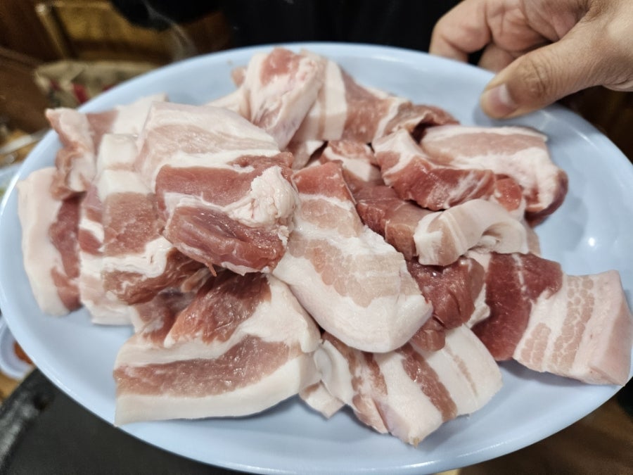 무조건돼지생고기삼겹살 이미지