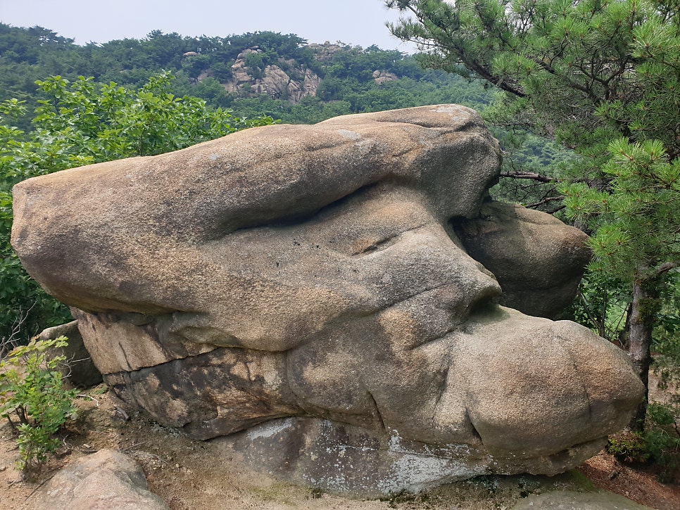 마귀할멈바위 이미지