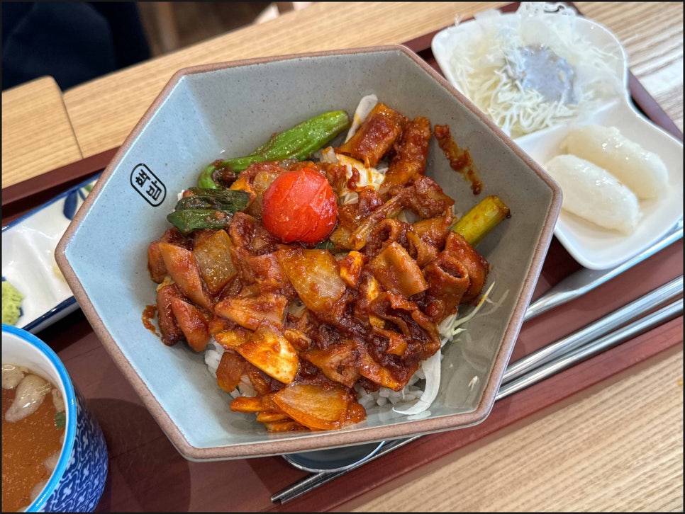 고기가득덮밥 이미지