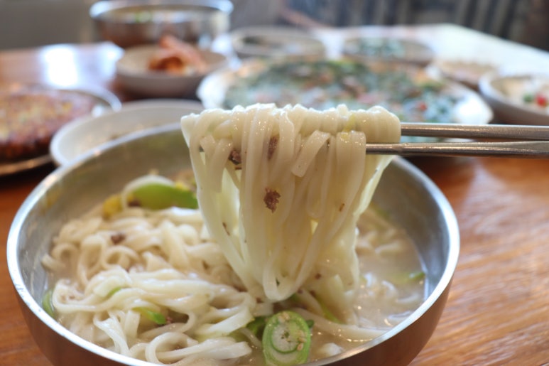 국시와막걸리 이미지