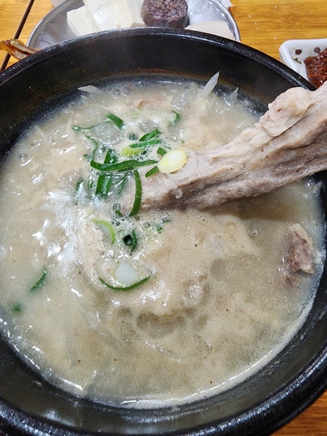 제주접작뼈국 이미지
