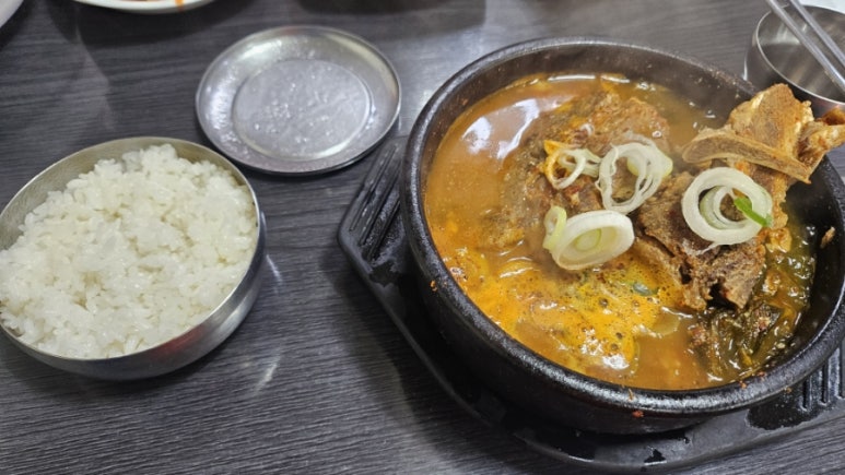 얼큰이 순대국 감자탕 이미지