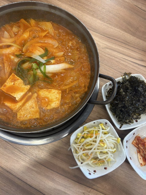 시골통돼지볶음찌개 이미지
