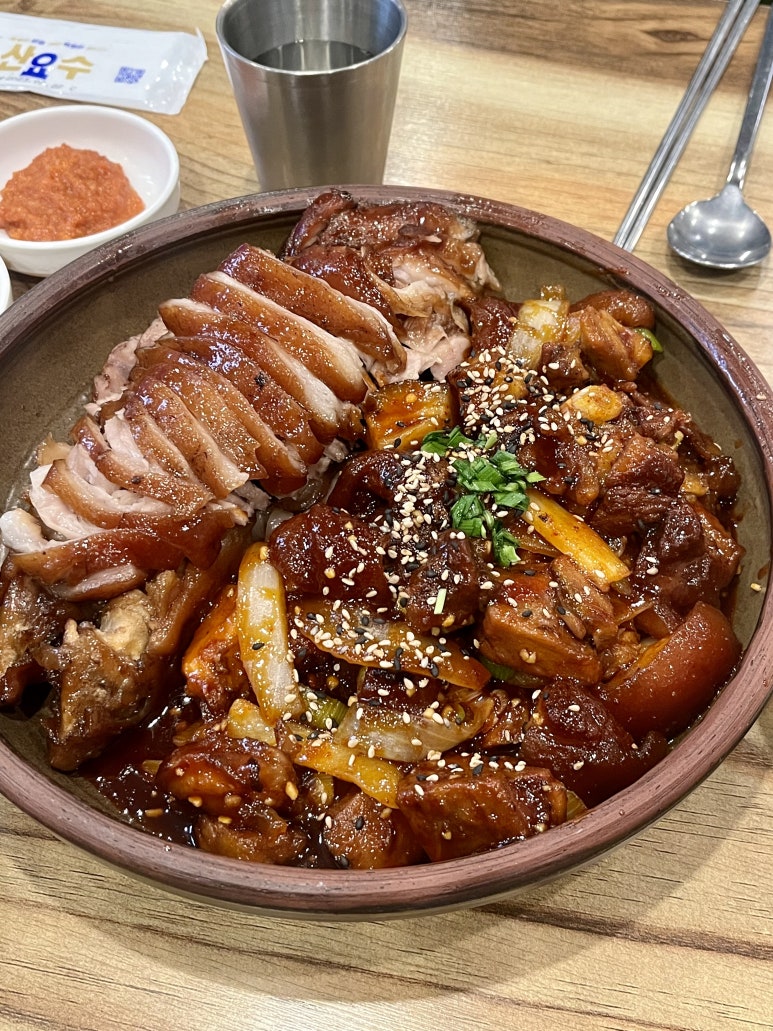신월왕족발 이미지