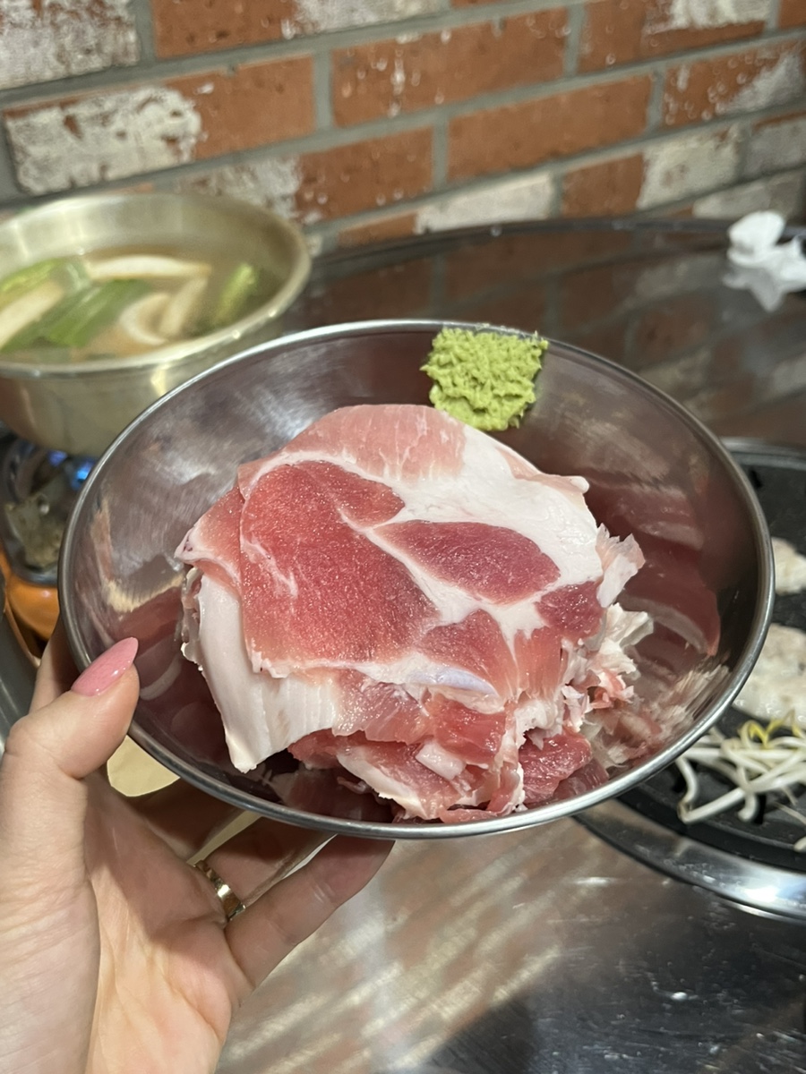 돼지세끼 이미지