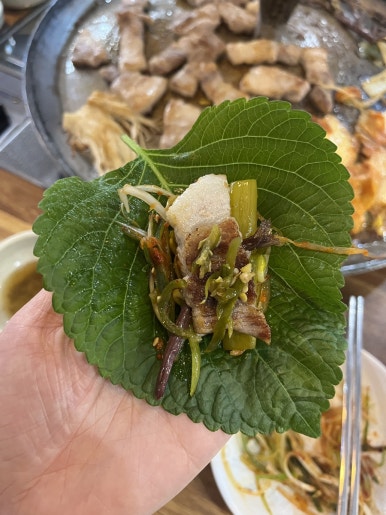 콩나물 솥뚜껑 오겹살 이미지