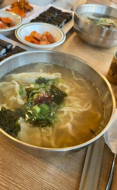 충무김밥손칼국수 이미지