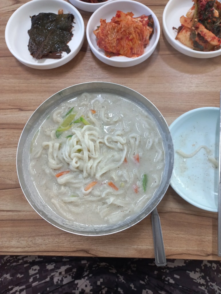 옛날들깨칼국수 이미지