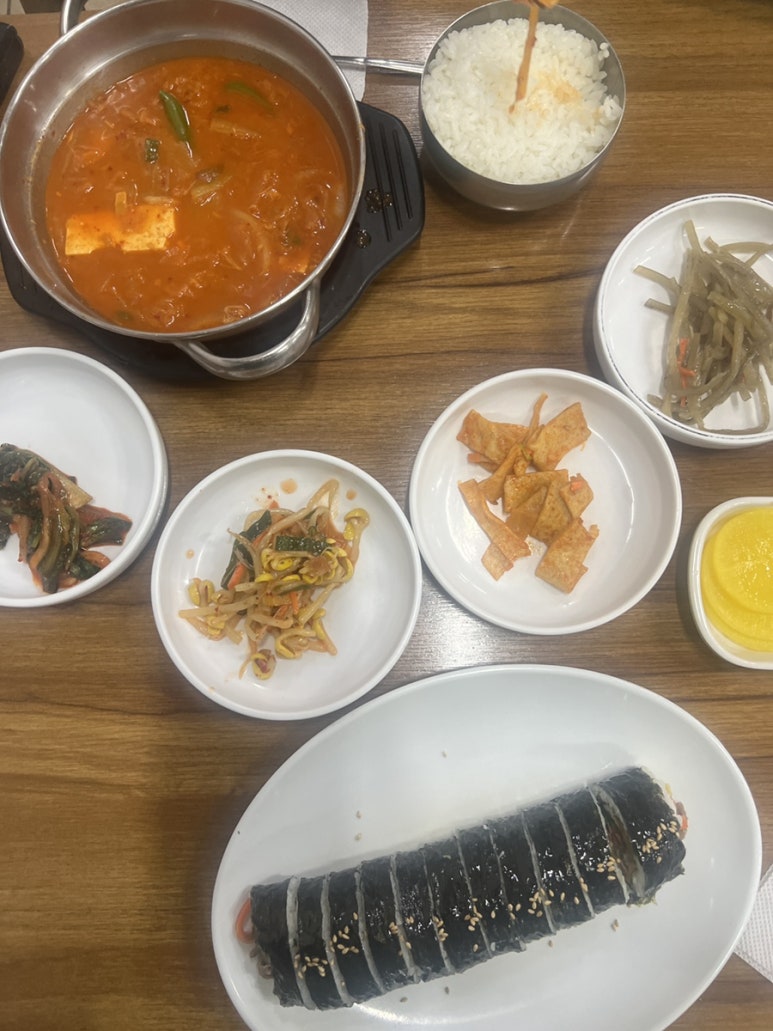 뚱김밥과국수 이미지