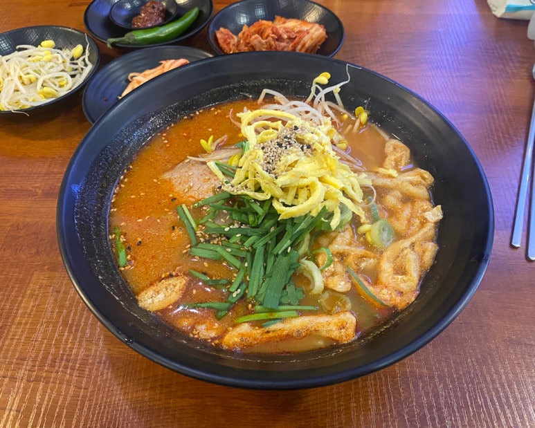꺼멍때지국수 이미지