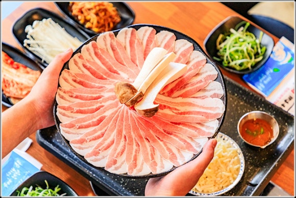 윤가네흑돼지대패삼겹살제주함덕흑돼지 이미지