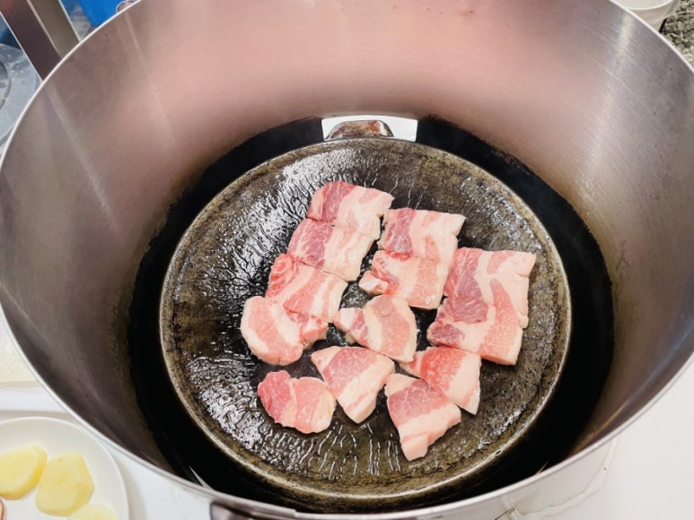 무쇠김치삼겹 이미지