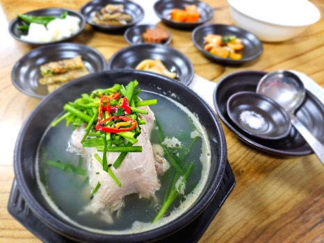 산야초한방백숙 이미지