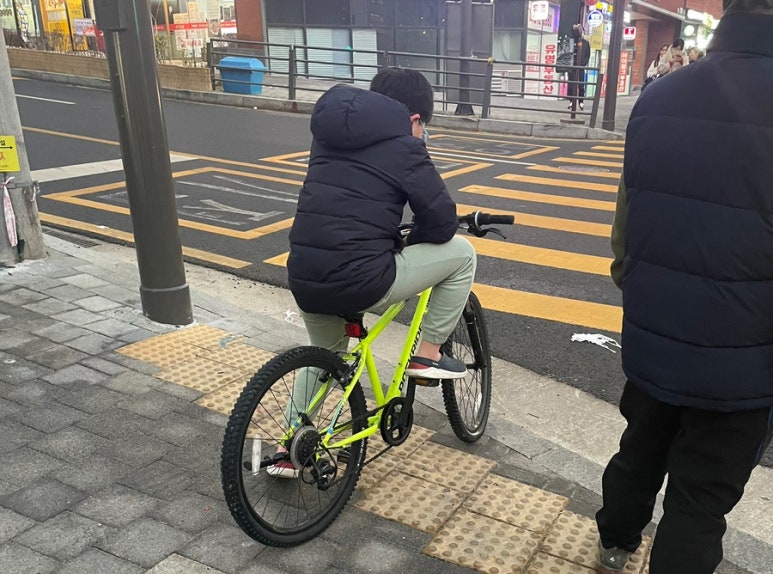 출근길 돼지국밥 이미지