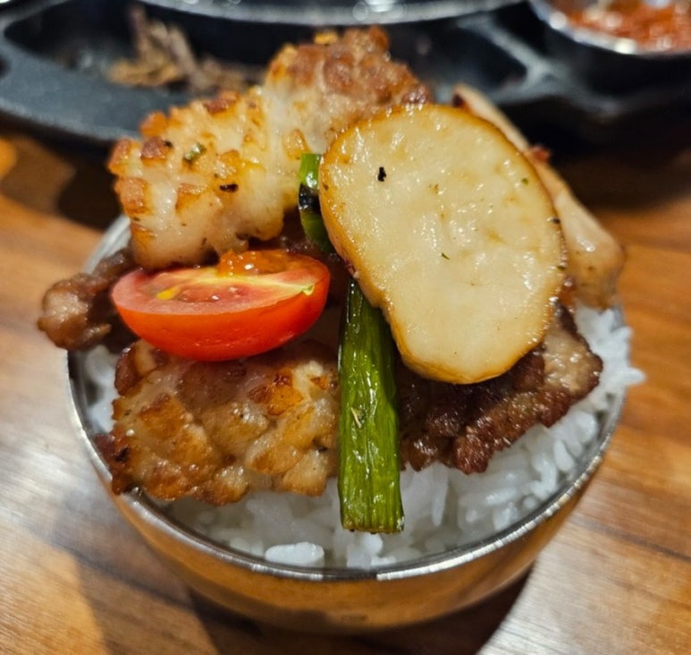 꽃피는꽃삼겹 이미지