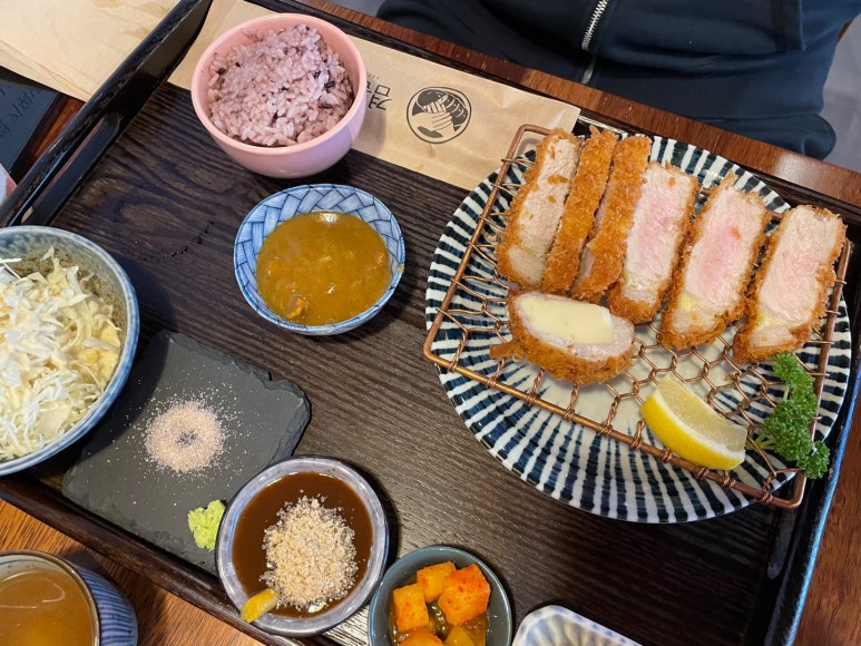 겸손돈가스 이미지