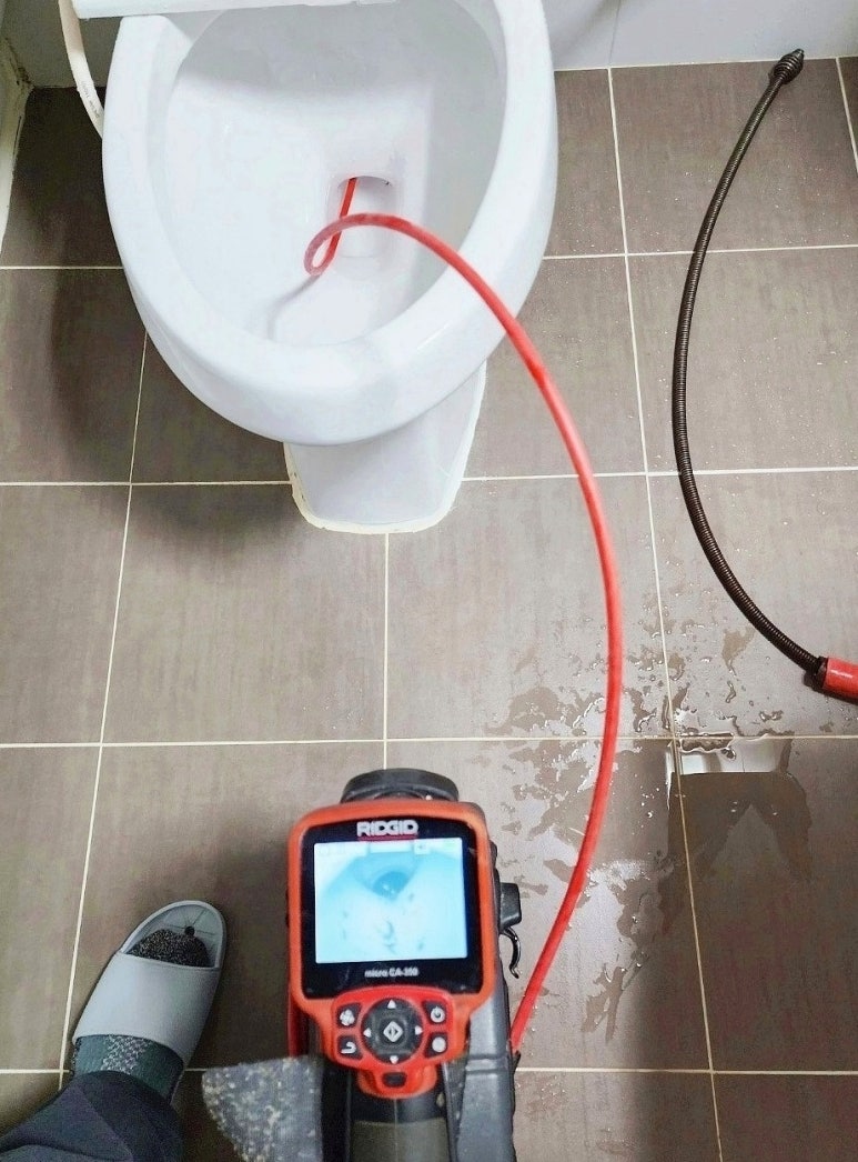 변기막힘 이미지